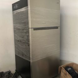 Refrigerator 