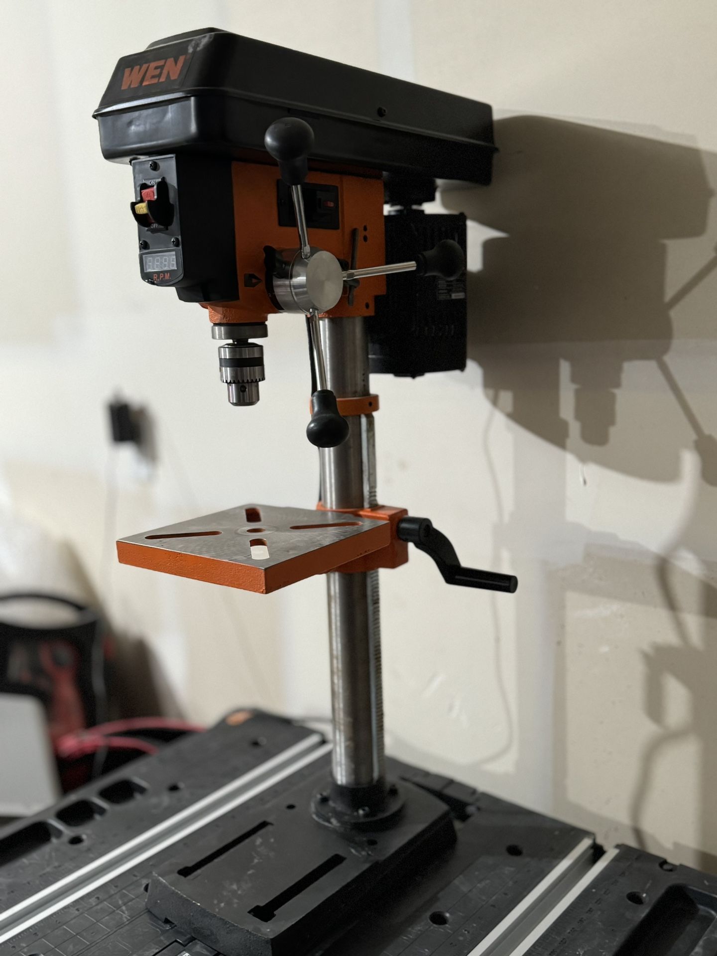 WEN 4212T 5-Amp 10-Inch Variable Speed Cast Iron Benchtop Drill Press with Laser