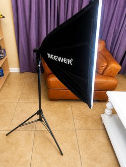 Pair Neewer Softbox Photography Light – Brand New in Box – $50