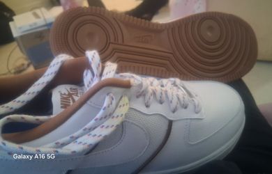 Men's tennis shoes