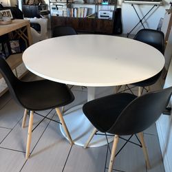 IKEA Docksta Pedestal Table And 4 Chairs 