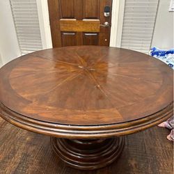 Haverty’s round 53” Dining Table