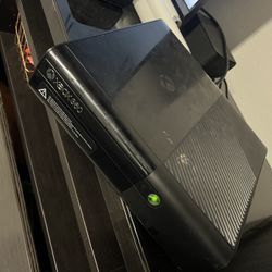 Xbox 360 E. 46gb