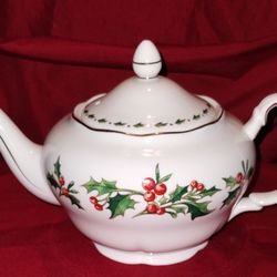 A Cup Of Christmas Tea Teapot Pitcher With Lid Fine Bone China 1992