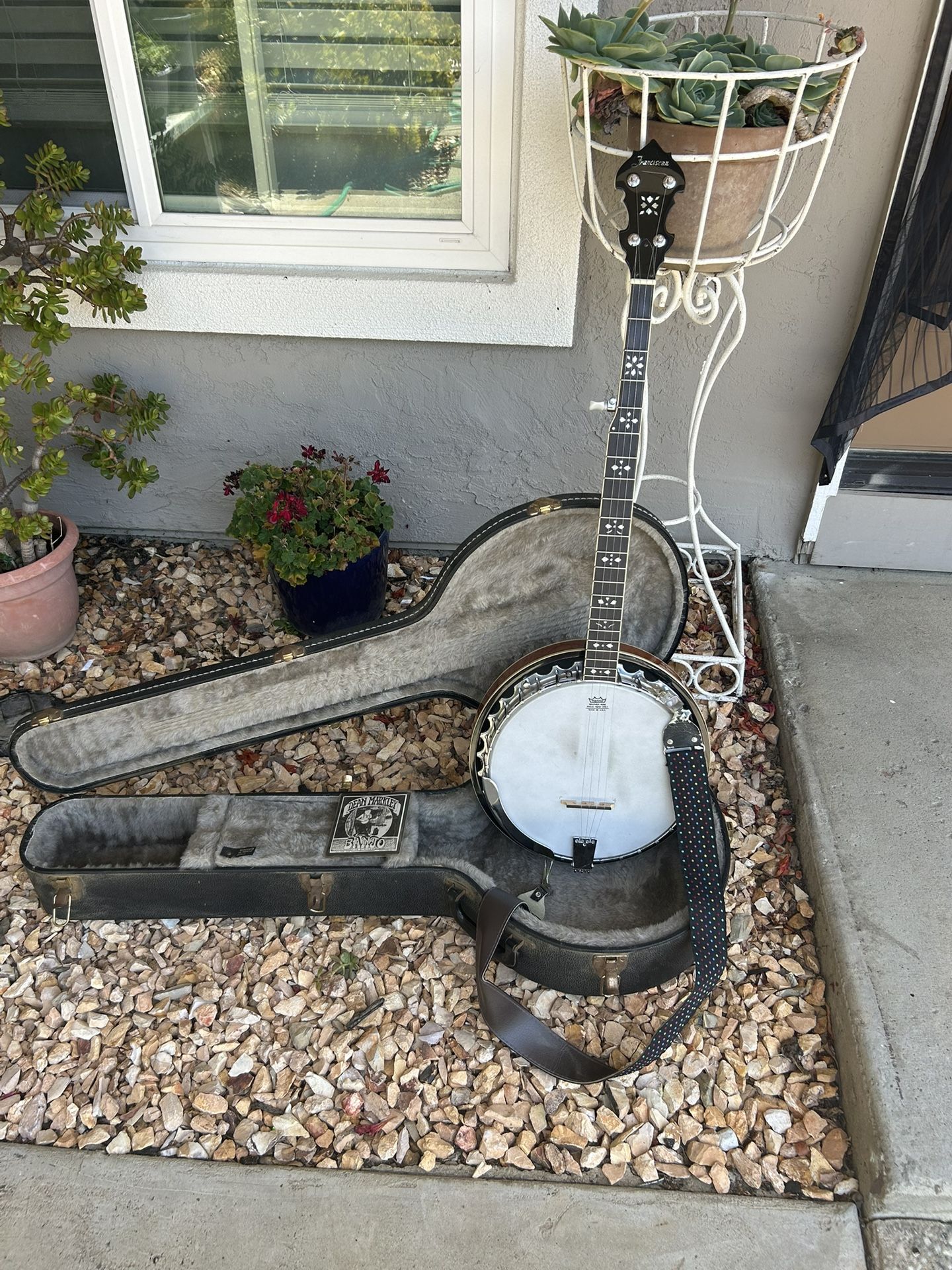 Nice π Franciscan Banjo 5 String with Case