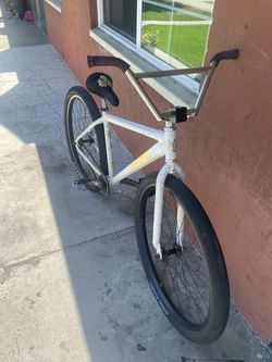 Block boi Throne