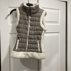 Calvin Klein Puffer Vest - Small 