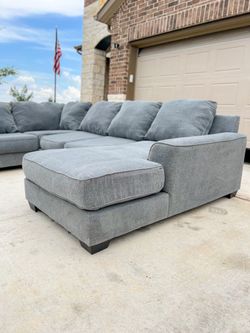 Castano sectional 2024 ashley furniture
