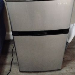 Mini fridge/freezer