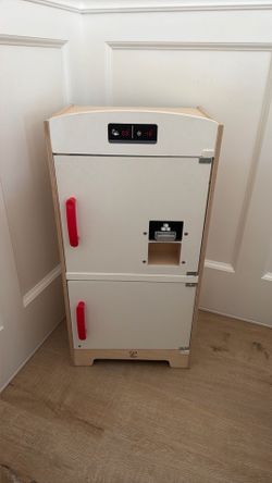 Hape Wooden Play refrigerator