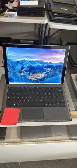 Microsoft Surface Pro 8GB ram 256GB SSD Core i5 Windows 11 Pro