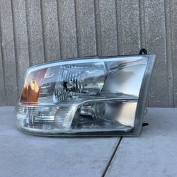 2013 2014 2015 2016 2017 2018 Dodge Ram Halogen Headlight Headlamp Right Passenger Side RH USED ORIGINAL OEM