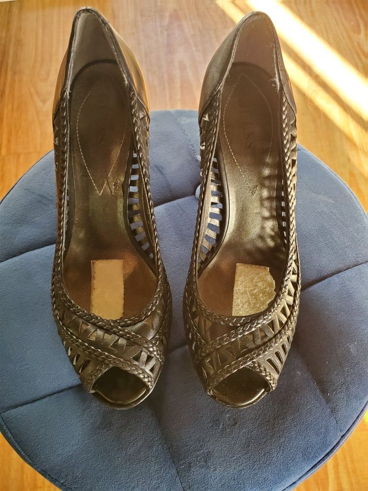 Guess black size 8 lightly used heels