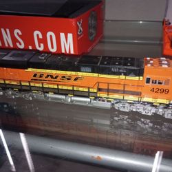 BNSF ES44-C4