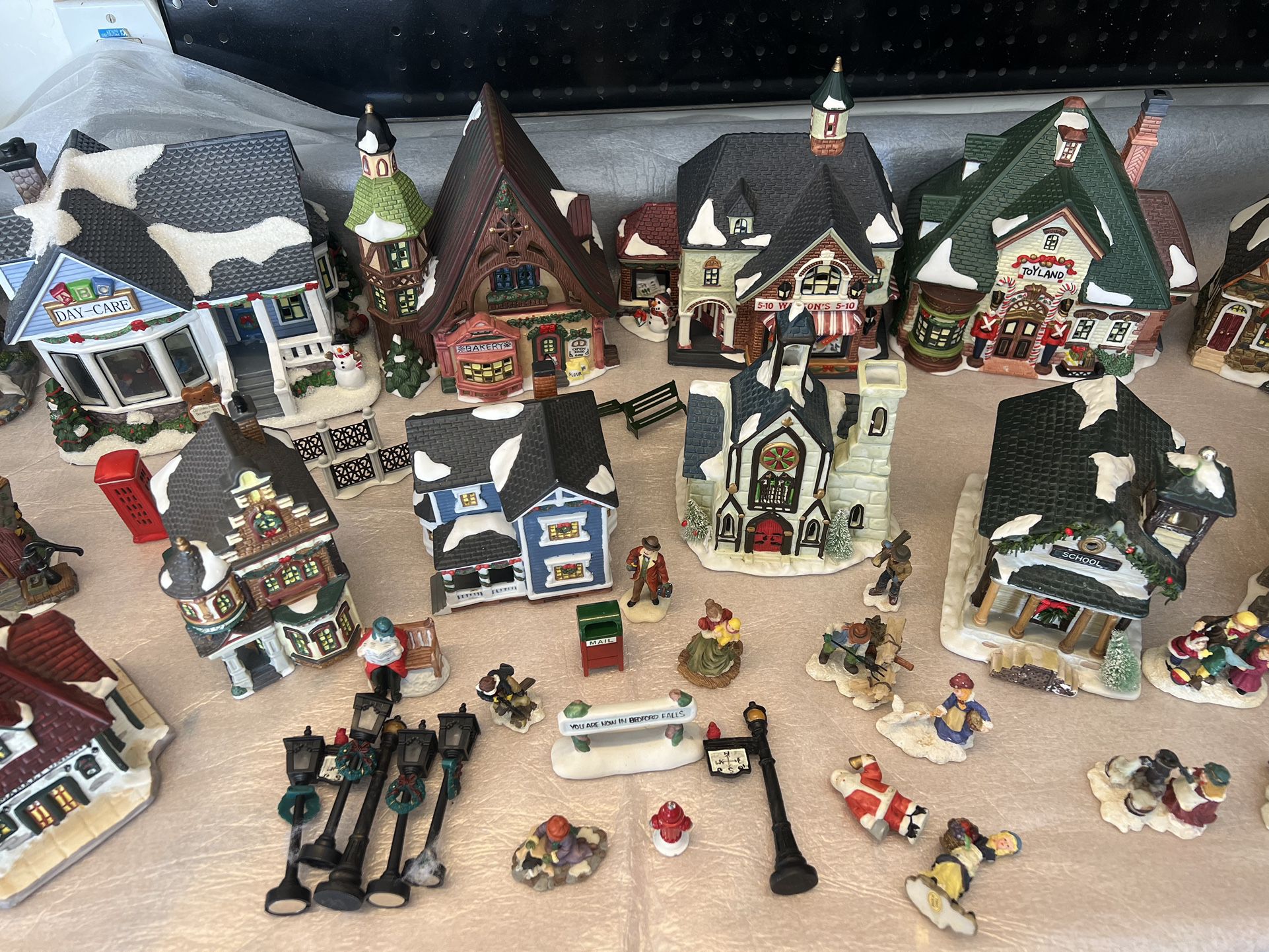 Victorian Christmas Town Collection