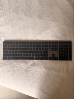 Apple Magic Keyboard with Numeric Keypad – Space Gray (A1843) – Excellent Condition