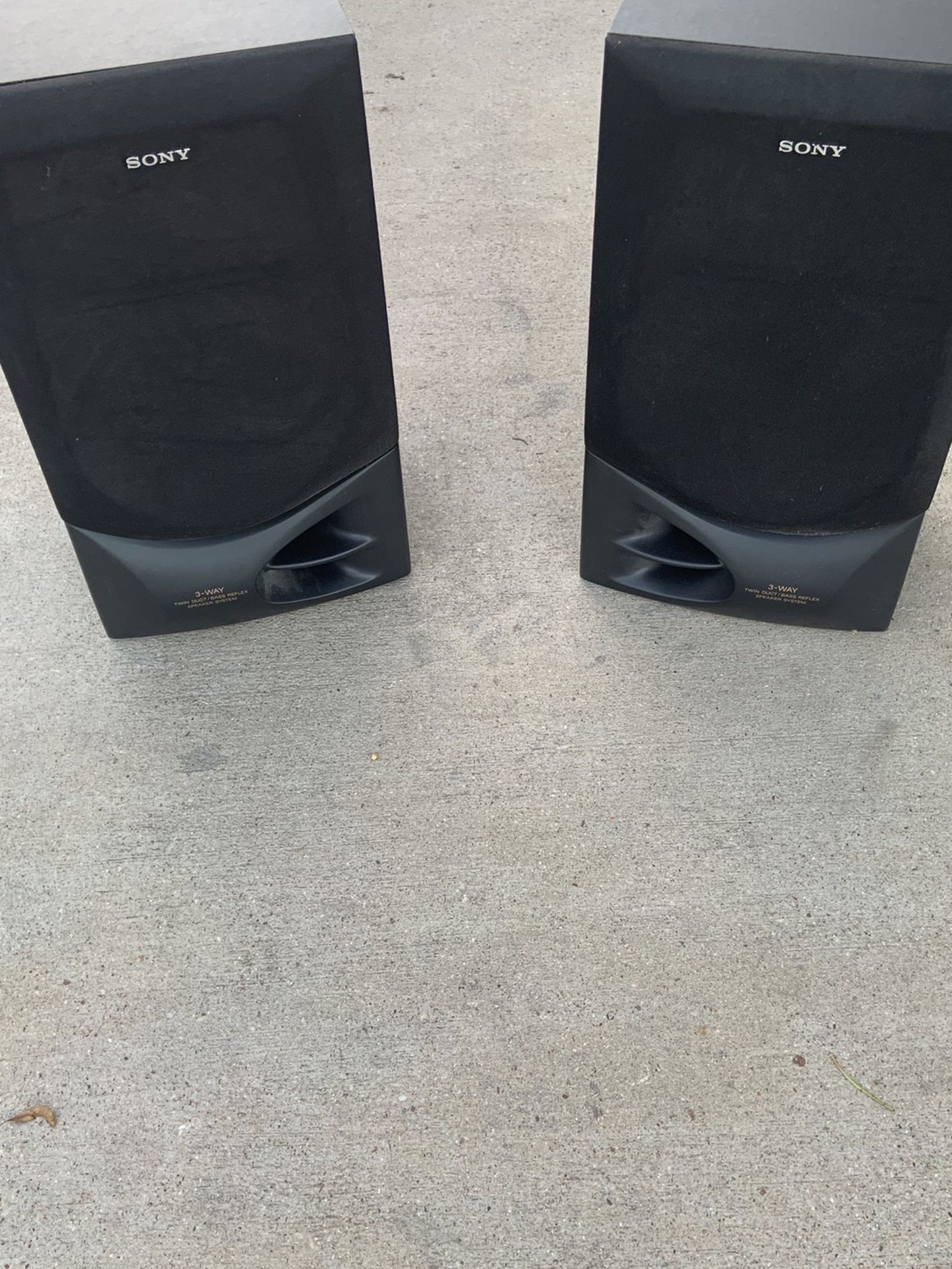 Ærlighed Begrænsninger blæse hul SONY 3 Way Speaker System. Model SSD 560. for Sale in Arlington, TX -  OfferUp