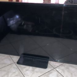 4 Big Screen TV’s  And Two Smaller Ones That Need TLC
