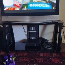 40 Inch TV And Tv Stand 