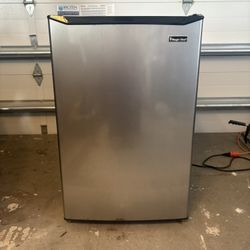 Magic Chef Mini Fridge With Freezer