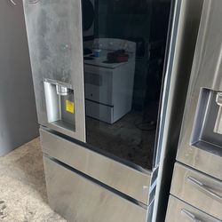 LG Refrigerator works great brand new