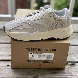 BRAND NEW ADIDAS x YEEZY 700 “ANALOG” FOR SALE!!! MEN SIZE 9 $280