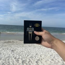 Batman Divot Tool