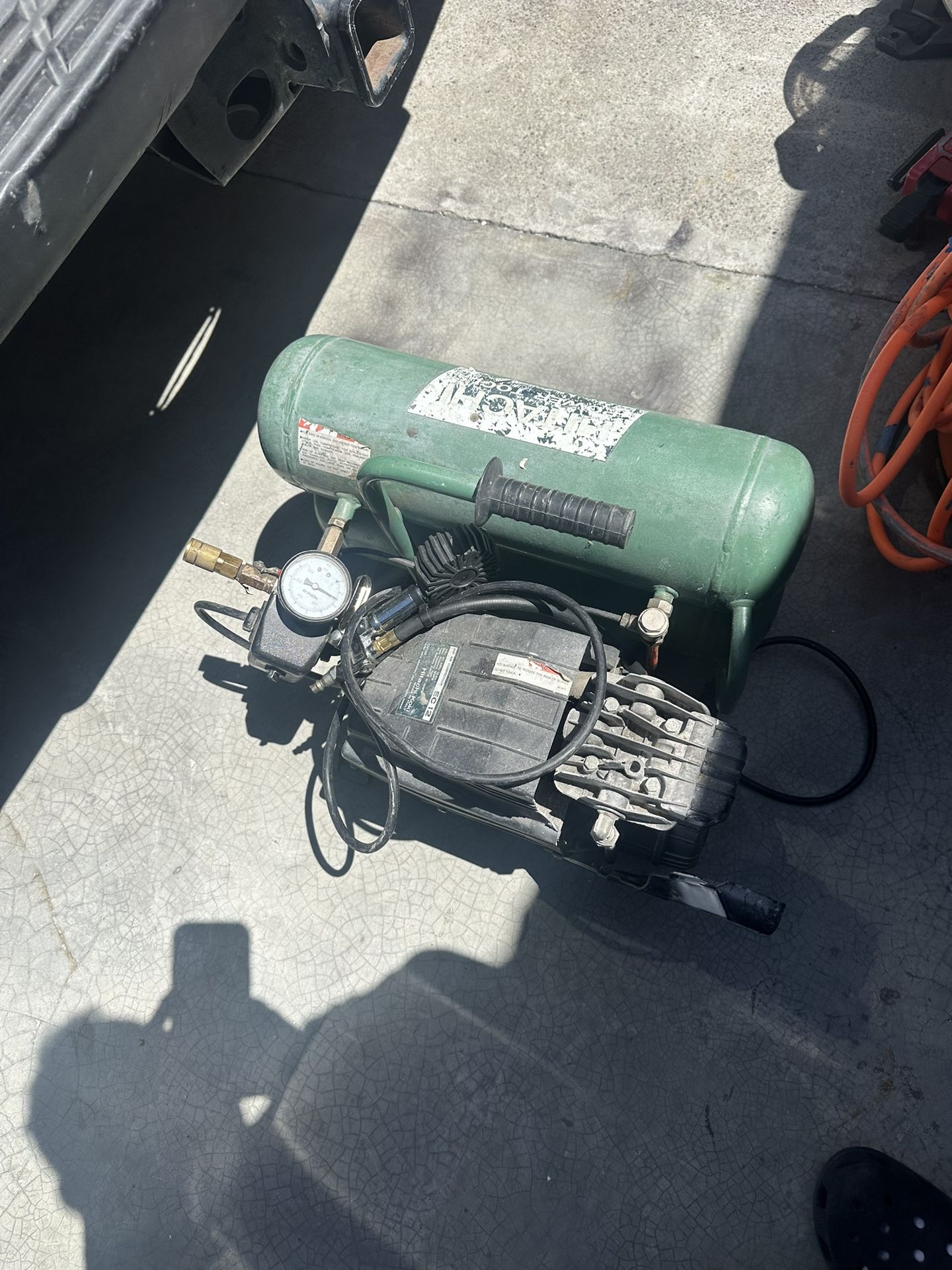 Hitachi Air Compresor