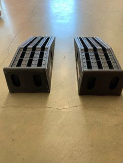 Black widow car ramp.
