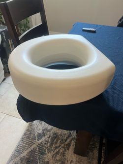 Toilet seat raiser
