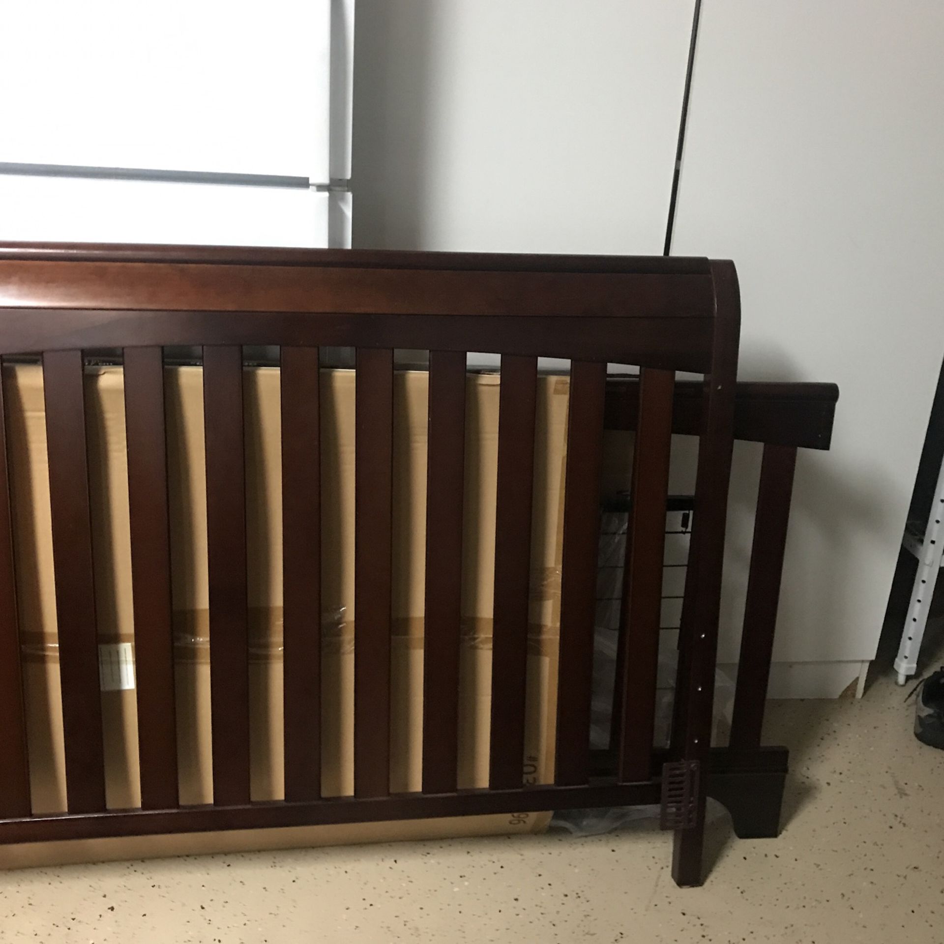 Baby Crib With Mattress ,2 In 1 Convertible Bed And Crib 