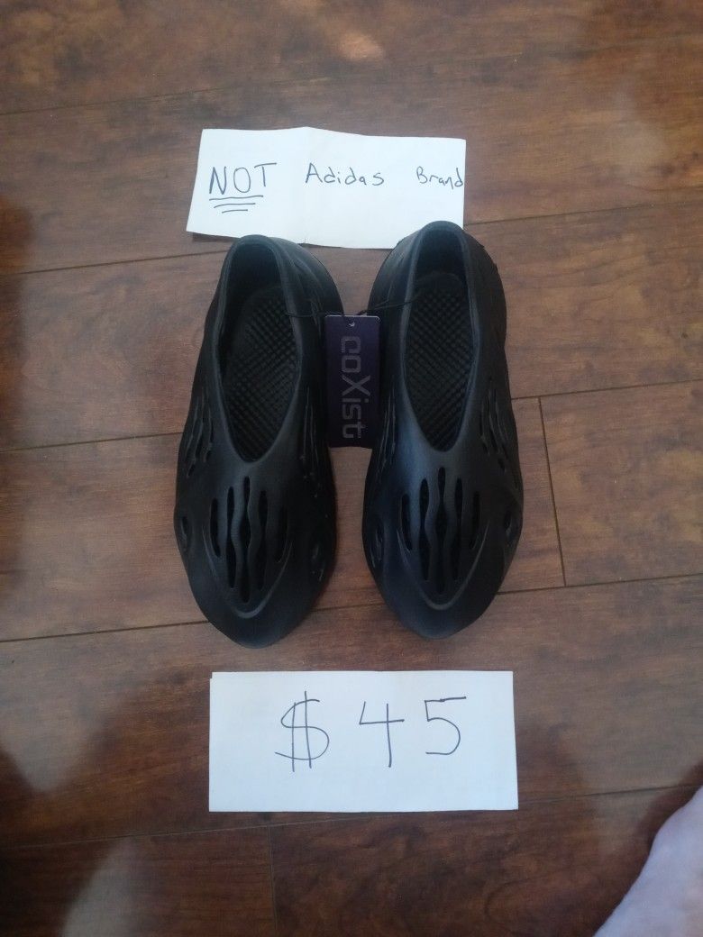 Adidas foam Runner Size 11 for Sale in Chula Vista, CA OfferUp