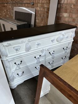 Dresser and chest of drawers