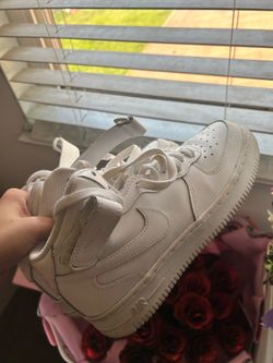 White Nike Air Force 1 Mid sneakers