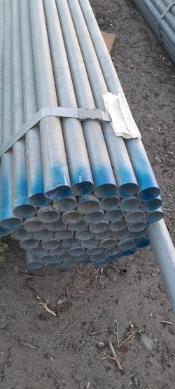 New Heavy Duty Posts. /  Postes Macizos Especiales Para Cercar .