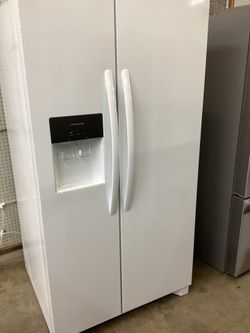 Frigidaire 36 in. 26 cu.ft. Standard Depth Side by Side Refrigerator New Scratch and Dent