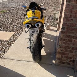Yamaha R1