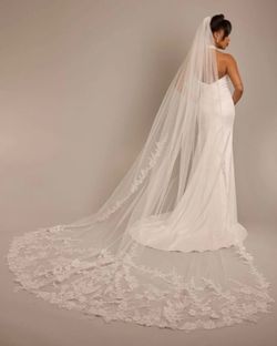 Brides Veil Brand New  120 “ Mivory  Lace Cathedral