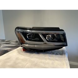 2023 VW  Atlas Cross-sport Passenger Side Headlight 