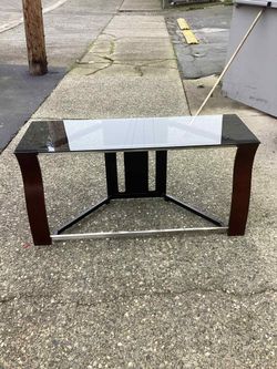 Pamari Classic Black Glass Tv Stand 