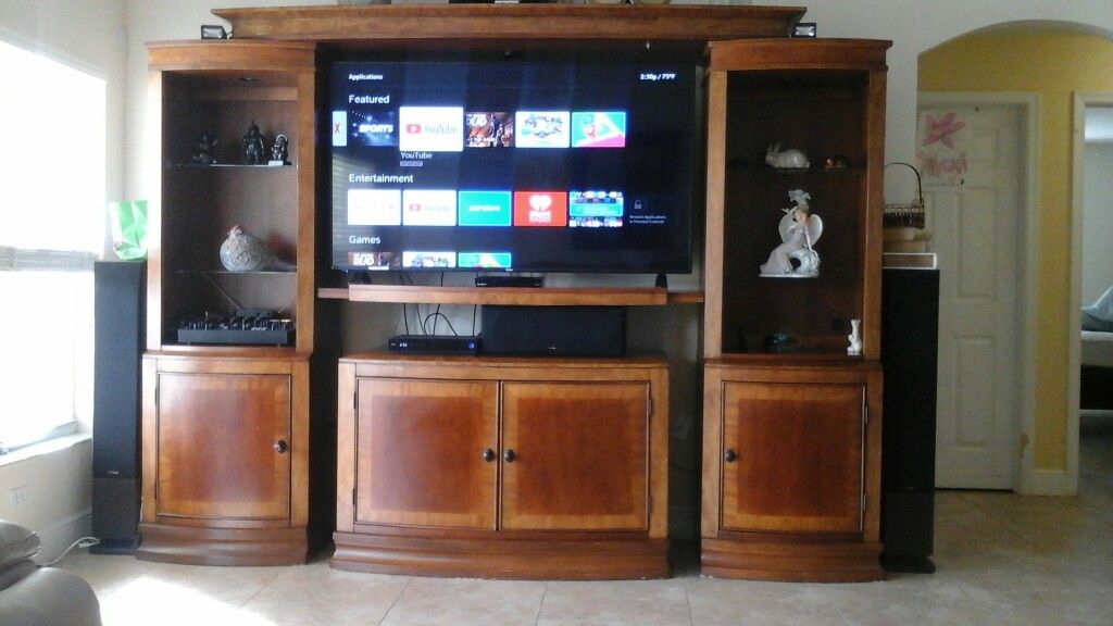 Entertainment center