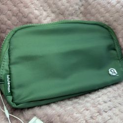 Lululemon Everywhere Belt Bag