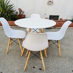 Eames Replica Dining Table and Chairs 