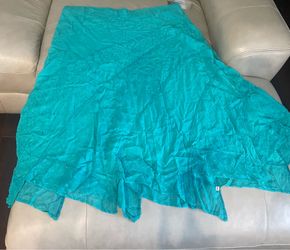Catherine’s turquoise asymmetrical skirt