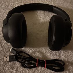 JBL Tune 710BT Wireless Headphones – Excellent Condition
