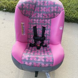 Selling a pink Cosco car seat.