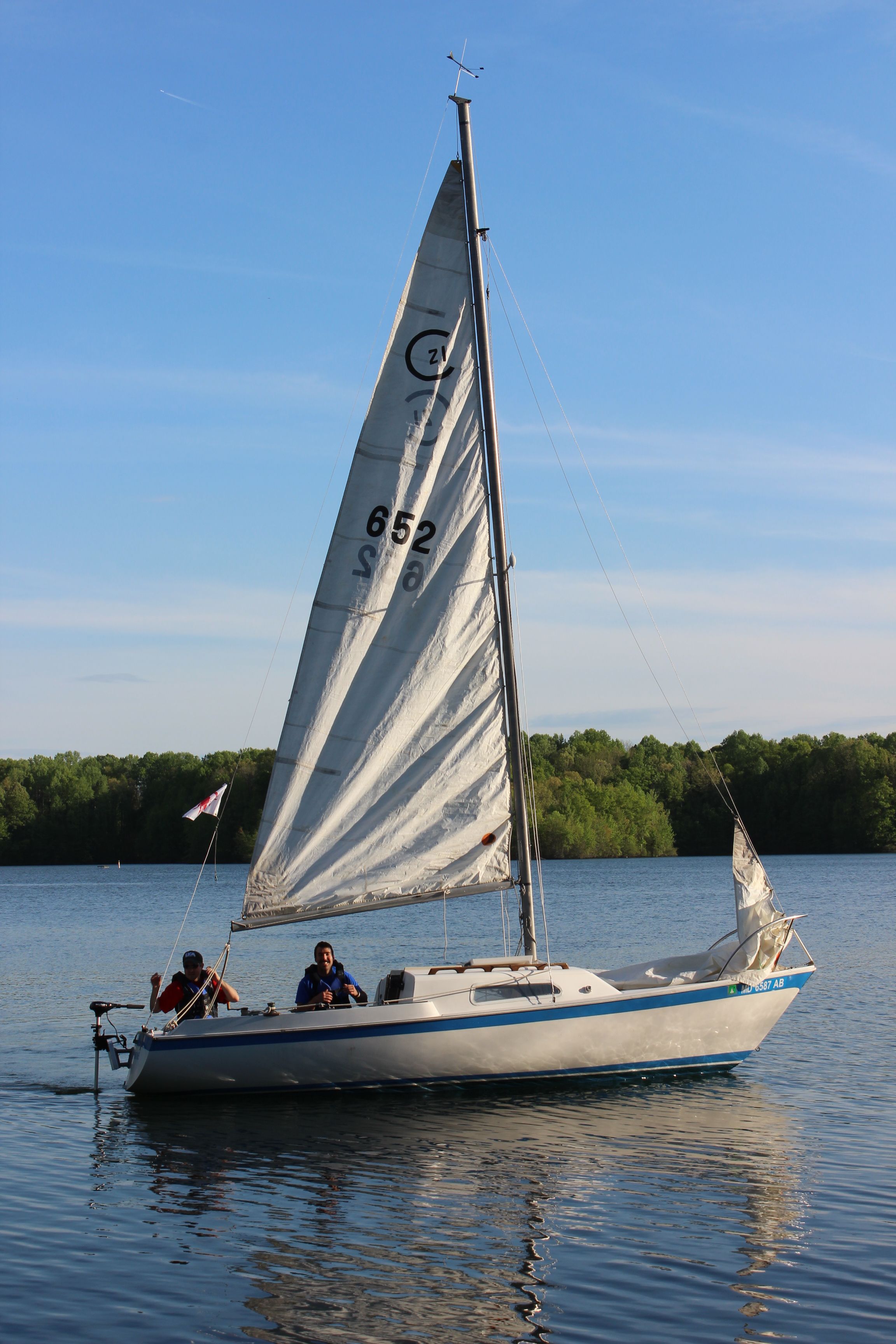 21’ Cal Jensen Sailboat & Trailer PROJECT BOAT