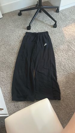 Nike black wide leg sweatpants!