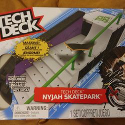 ***Tech Deck Nyjah Skate park***Nice