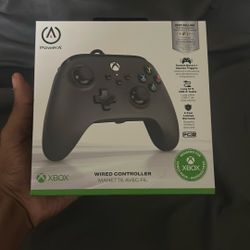 Un Opened Brand New Xbox Controller 